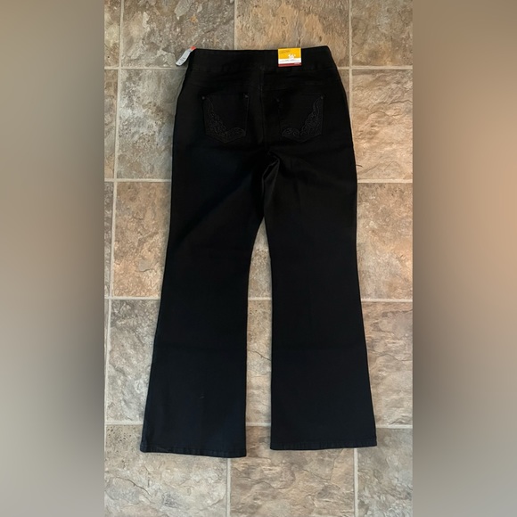 3 for $30. Reitmans jeans - Picture 2 of 4